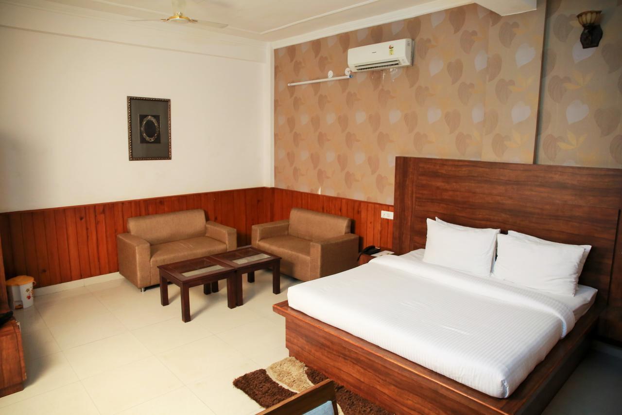 Red Apple Hotel Sangrur Екстер'єр фото